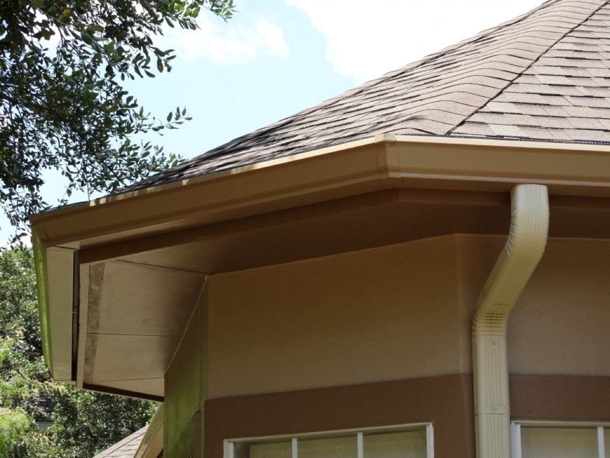 Seamless gutter system installed on a Hamilton, OH home